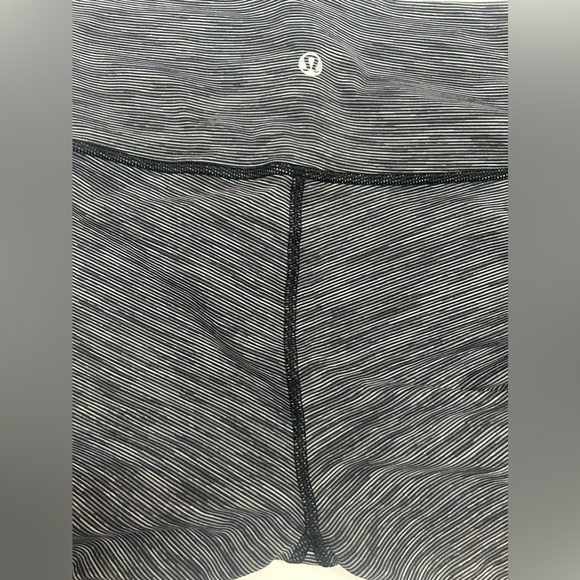 Lululemon Wunder Under Hi-Rise 1/2 Tight, Size 8 - Picture 8 of 11